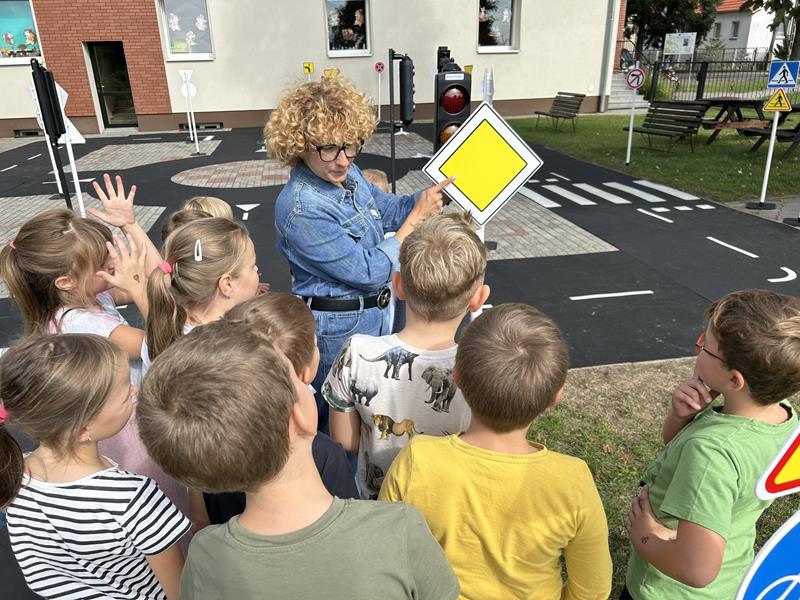 Odblaskowa Szkoła: Bezpieczna droga do szkoły