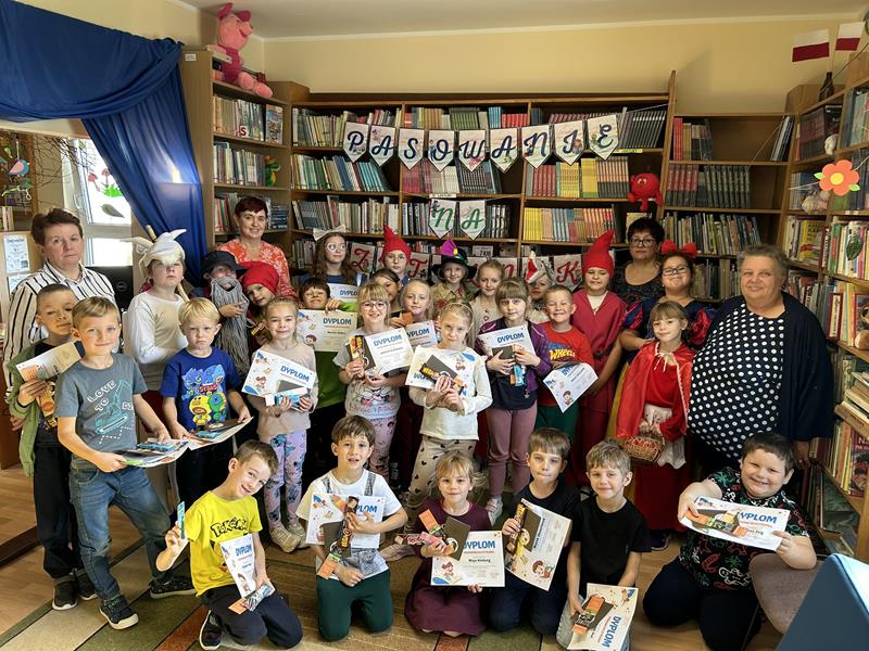 PASOWANIE PIERWSZAKÓW NA CZYTELNIKÓW BIBLIOTEKI